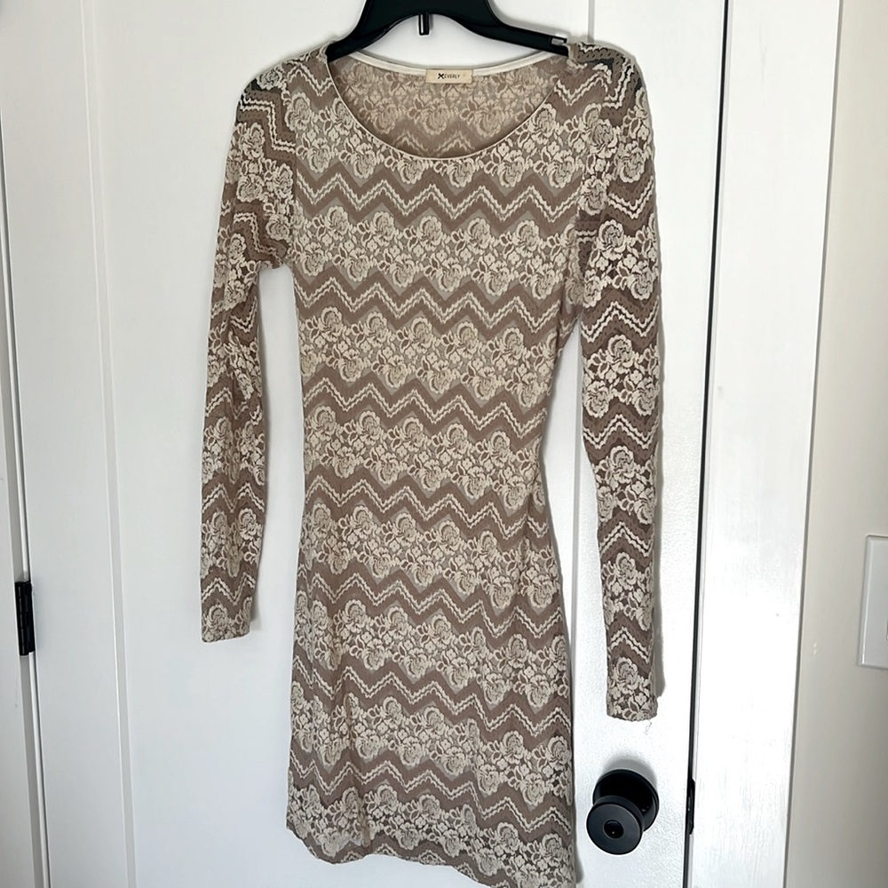 Mini lace body con style 
Cut out in back